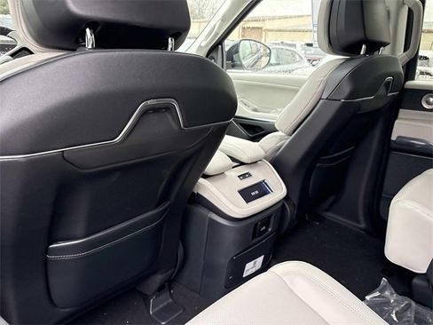 New 2025 Lincoln Navigator L Reserve image 17