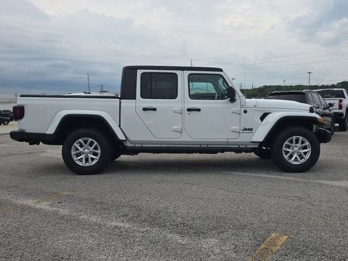 Used 2023 Jeep Gladiator Sport AWD/4WD image 6