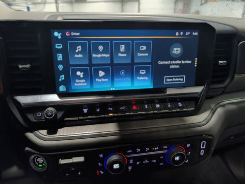 Used 2025 Chevrolet Silverado 2500 ZR2 w/ Technology Package image 12