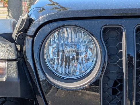 Used 2022 Jeep Gladiator Rubicon w/ Cold Weather Group image 10