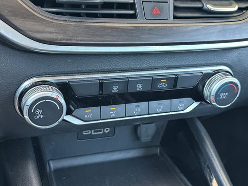Certified 2024 Nissan Altima 2.5 SV FWD image 19