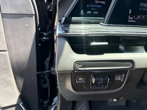 Used 2022 Cadillac Escalade Sport RWD image 18