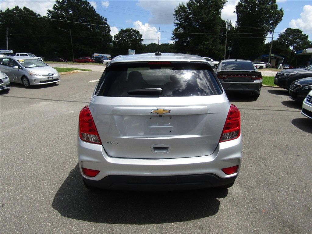 Used 2020 Chevrolet Trax LS w/ Tint and Cruise Package FWD image 6