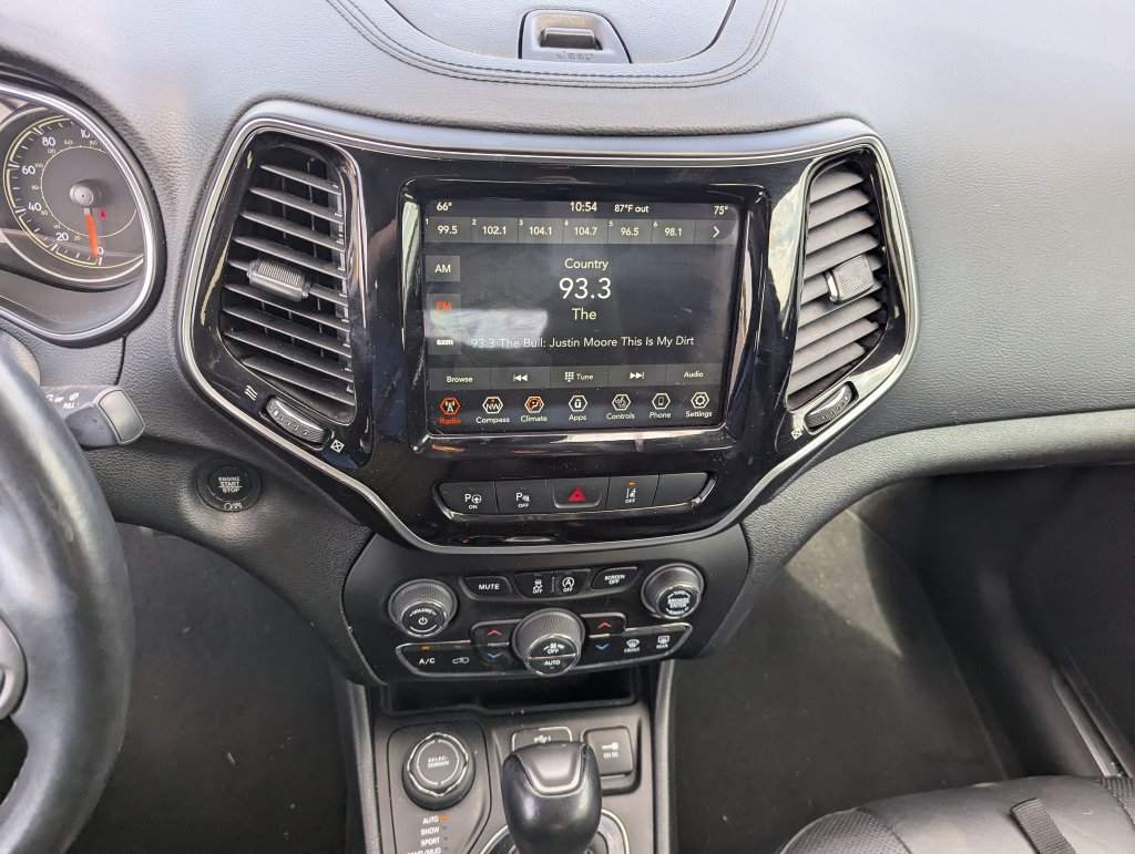 Used 2021 Jeep Cherokee Limited AWD/4WD image 14