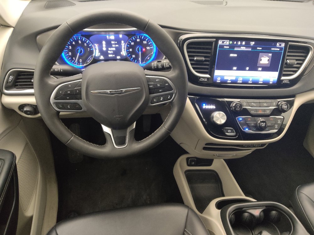Used 2024 Chrysler Pacifica Touring-L FWD image 22