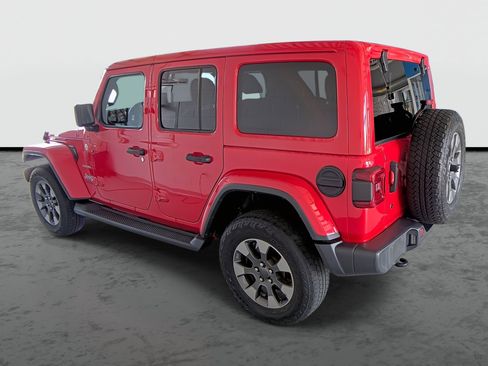 Used 2019 Jeep Wrangler Unlimited Sahara image 11