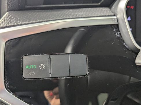 Used 2019 Audi Q3 2.0T Premium image 13