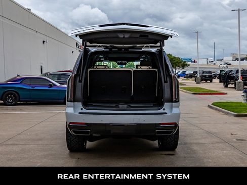 Used 2026 Cadillac Escalade Platinum Sport w/ LPO, Floor Liner Package AWD/4WD image 9