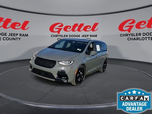 Used 2022 Chrysler Pacifica Limited w/ S Appearance Package image 3