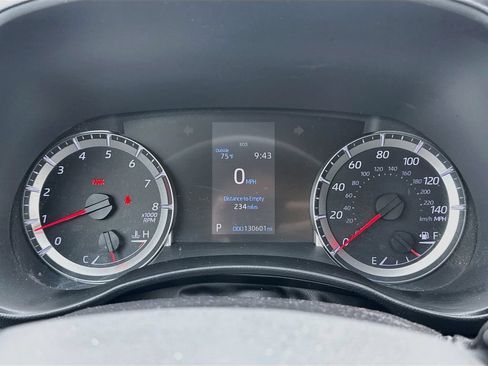Used 2020 Toyota Highlander LE FWD image 15
