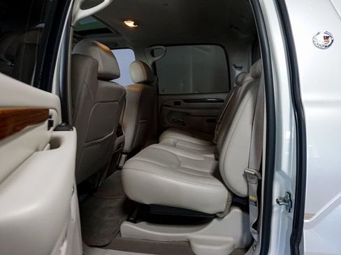 Used 2004 Cadillac Escalade EXT AWD/4WD image 23