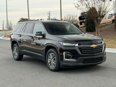 Used 2023 Chevrolet Traverse LT image 8