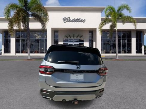 Used 2023 Honda Pilot Touring image 12