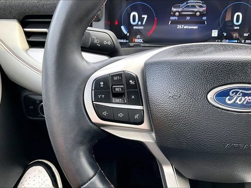 Used 2025 Ford Explorer Active w/ Active Comfort Package RWD image 17