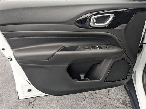 New 2026 Jeep Compass Latitude image 9