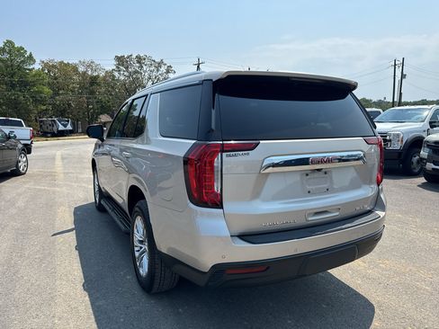 Used 2023 GMC Yukon SLE AWD/4WD image 7