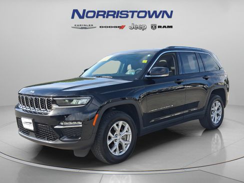 Used 2023 Jeep Grand Cherokee Limited w/ Luxury Tech Group II AWD/4WD image 3