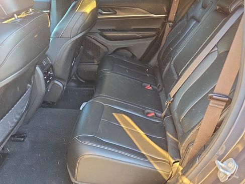 Used 2025 Jeep Grand Cherokee Limited image 13