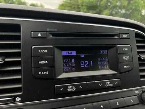 Used 2017 Hyundai Elantra SE w/ Cargo Package FWD image 35