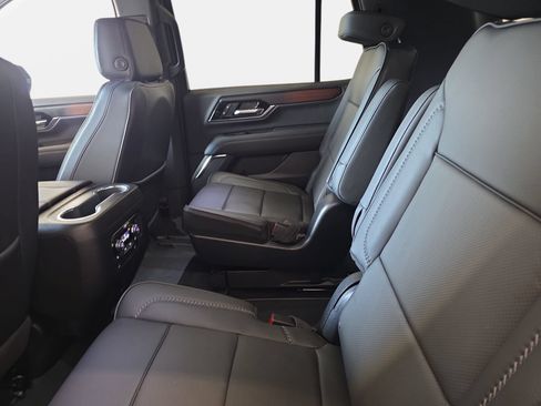 Used 2025 GMC Yukon Denali w/ Sun & Power Step Package AWD/4WD image 14