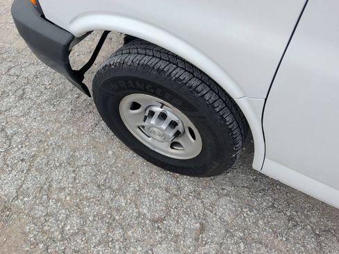 Used 2018 Chevrolet Express 2500 RWD image 13