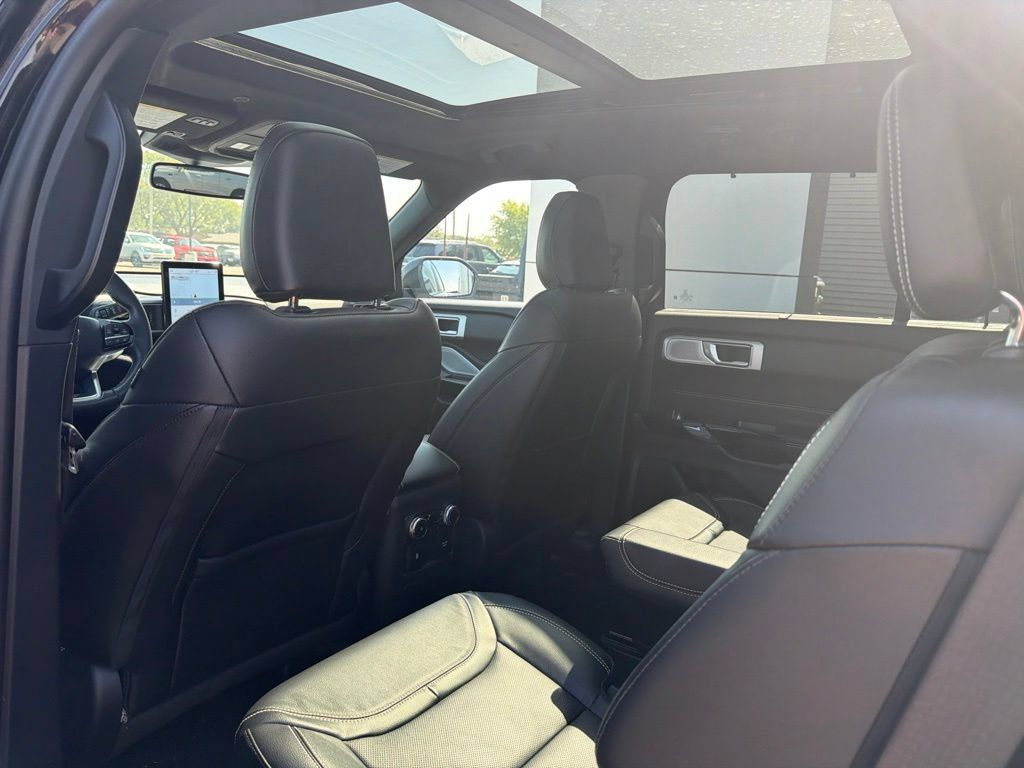 Used 2024 Ford Explorer ST w/ Equipment Group 401A AWD/4WD image 29