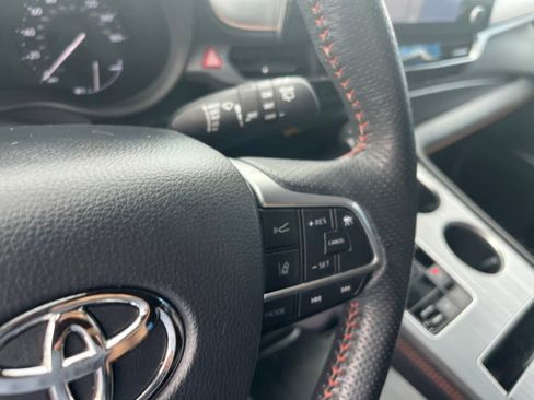 Used 2022 Toyota Sienna XSE image 9