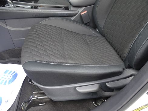 Used 2023 Nissan Kicks SV image 9