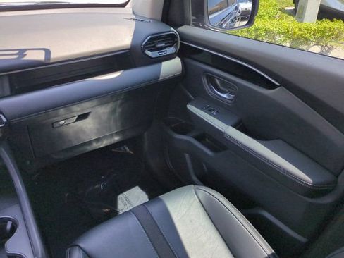 Used 2025 Honda Pilot EX-L image 16