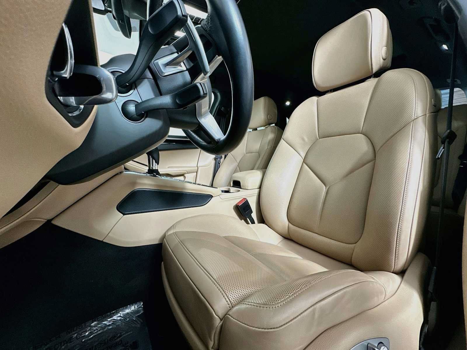 Certified 2021 Porsche Macan AWD/4WD image 5