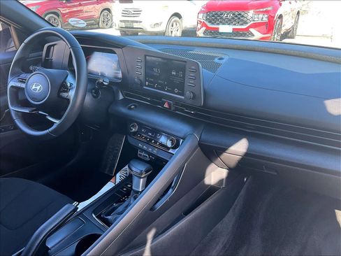 Certified 2025 Hyundai Elantra Sport image 28