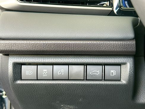 Used 2025 Toyota Camry XSE FWD image 10
