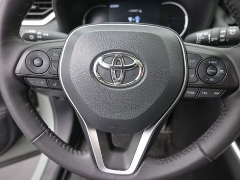 Used 2023 Toyota RAV4 XLE image 17
