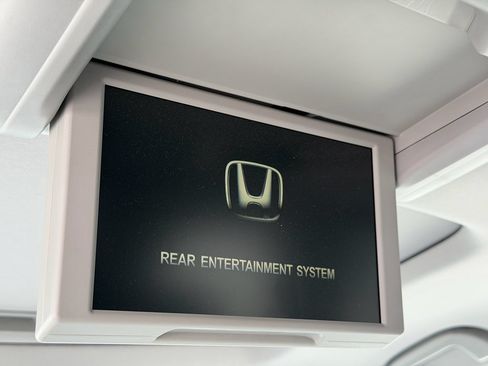 Used 2017 Honda Pilot Touring image 14