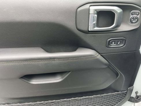 Used 2022 Jeep Wrangler Unlimited Sahara AWD/4WD image 19
