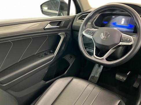 Used 2024 Volkswagen Tiguan SE image 12