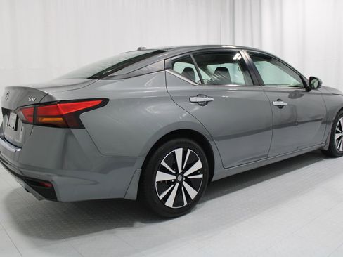 Used 2022 Nissan Altima 2.5 SV w/ SV Premium Package FWD image 5