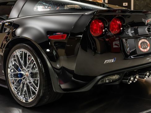 Used 2009 Chevrolet Corvette ZR1 w/ Preferred Equipment Group RWD image 34