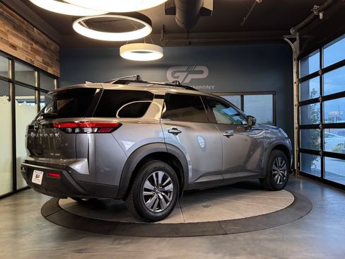 Used 2022 Nissan Pathfinder SV AWD/4WD image 3