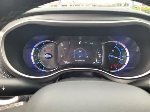 Used 2023 Chrysler Pacifica Touring-L image 19