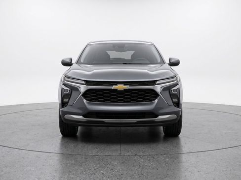 Used 2025 Chevrolet Trax LT w/ LT Convenience Package FWD image 2