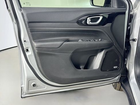 New 2025 Jeep Compass Latitude w/ Sun & Sound Group image 16