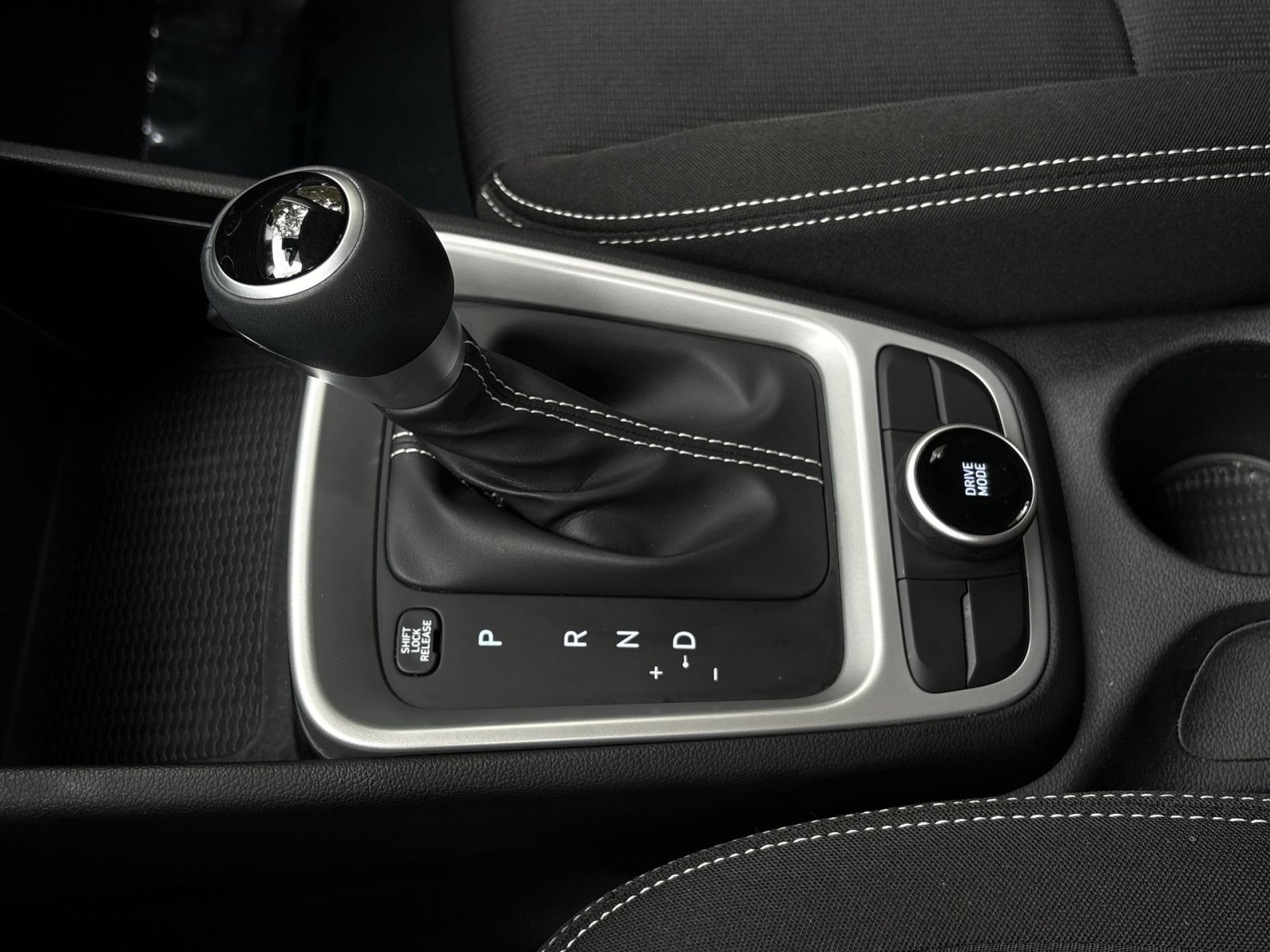 Certified 2023 Hyundai Venue SEL FWD image 22