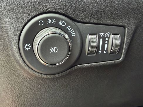 New 2026 Jeep Compass Latitude image 18