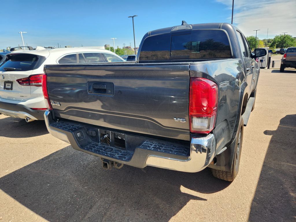 Used 2022 Toyota Tacoma SR5 AWD/4WD image 8