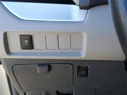 Used 2015 Toyota Sienna LE image 21