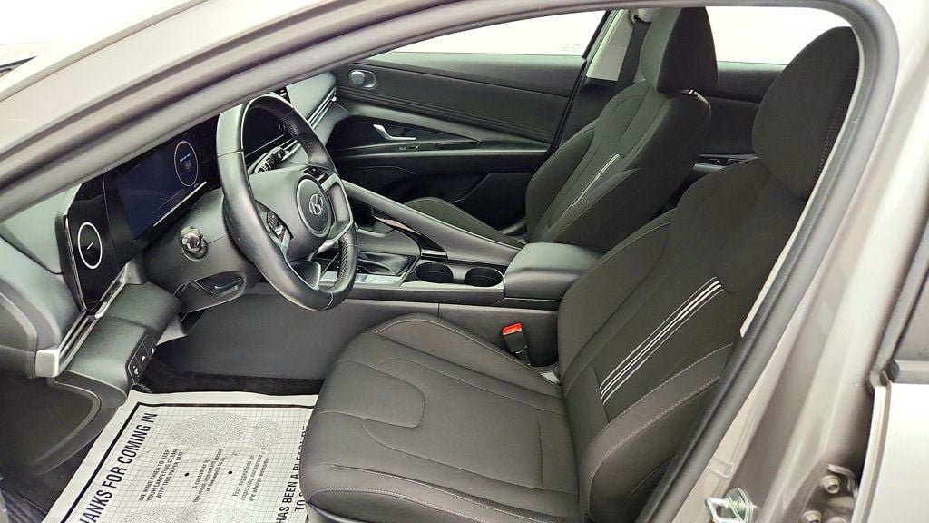 Used 2021 Hyundai Elantra SEL w/ Convenience Package FWD image 18