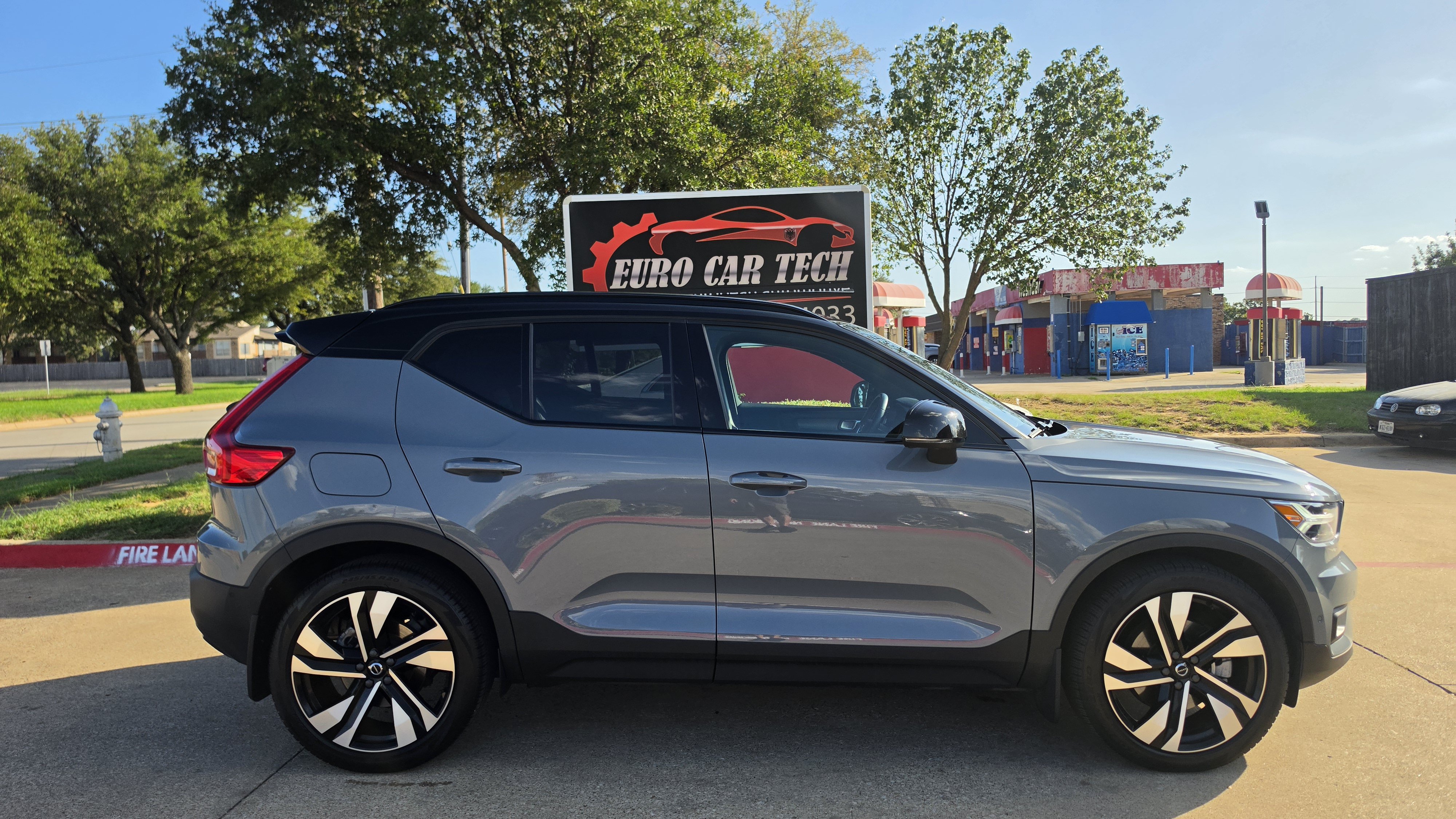 Used 2021 Volvo XC40 T5 R-Design w/ Advanced Package AWD/4WD image 7