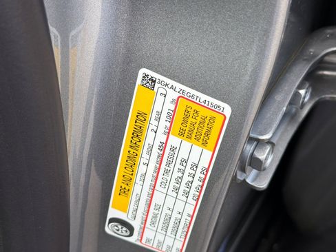 New 2026 GMC Terrain Denali w/ LPO, Black Badging Package image 32