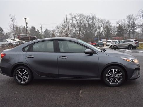 Used 2022 Kia Forte LXS w/ LXS Technology Package image 2